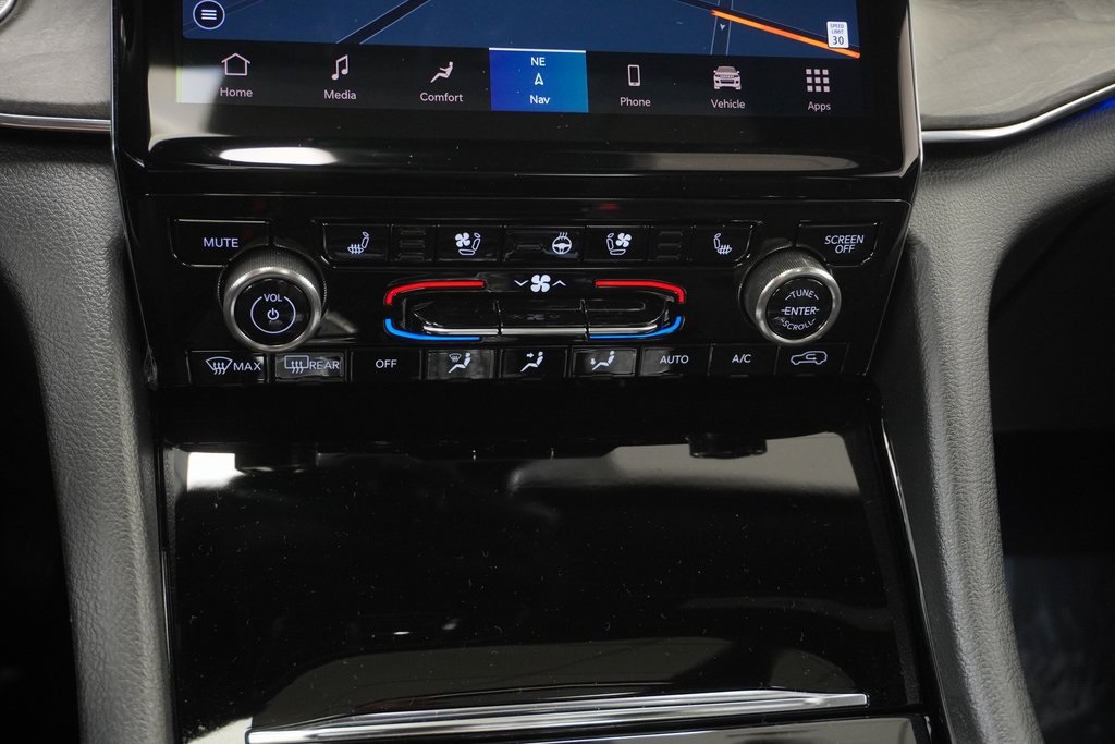 2024 Jeep Grand Cherokee Overland photo 24