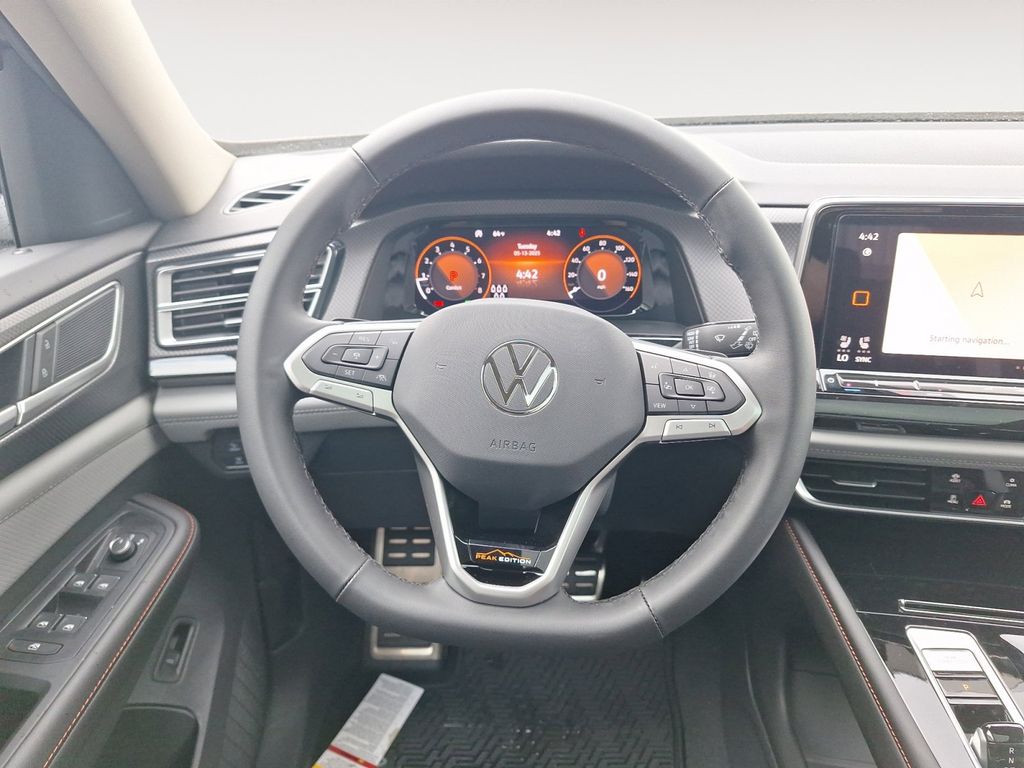 2025 Volkswagen Atlas Peak Edition SE photo 12