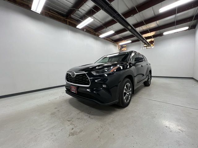 2021 Toyota Highlander XLE photo 4