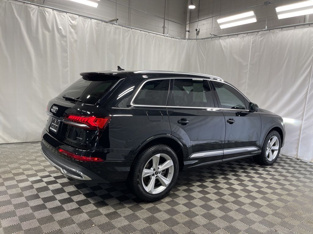 2023 Audi Q7 45 Premium Plus photo 3