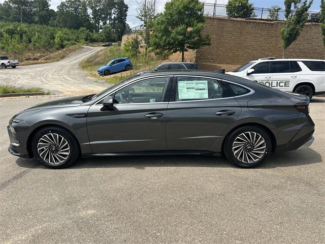 2025 Hyundai Sonata Hybrid Limited photo 2