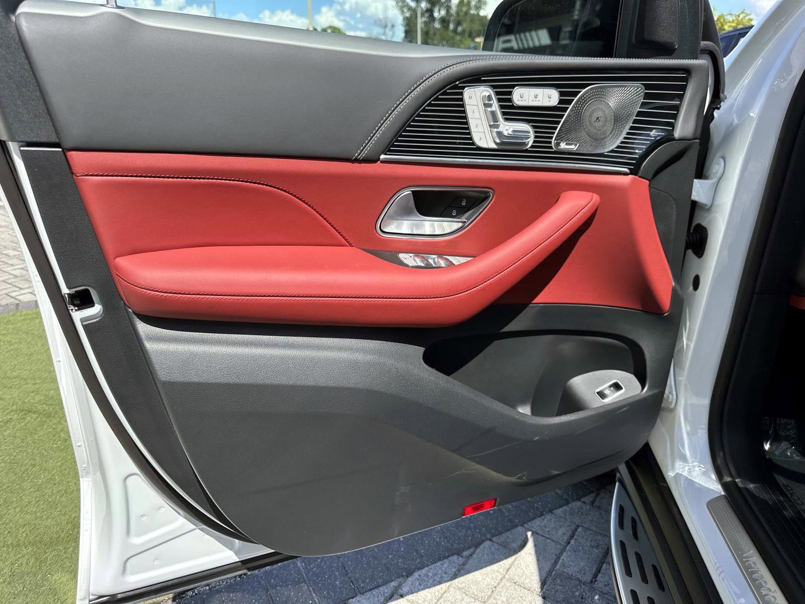2026 Mercedes Benz GLS 580 4MATIC photo 17