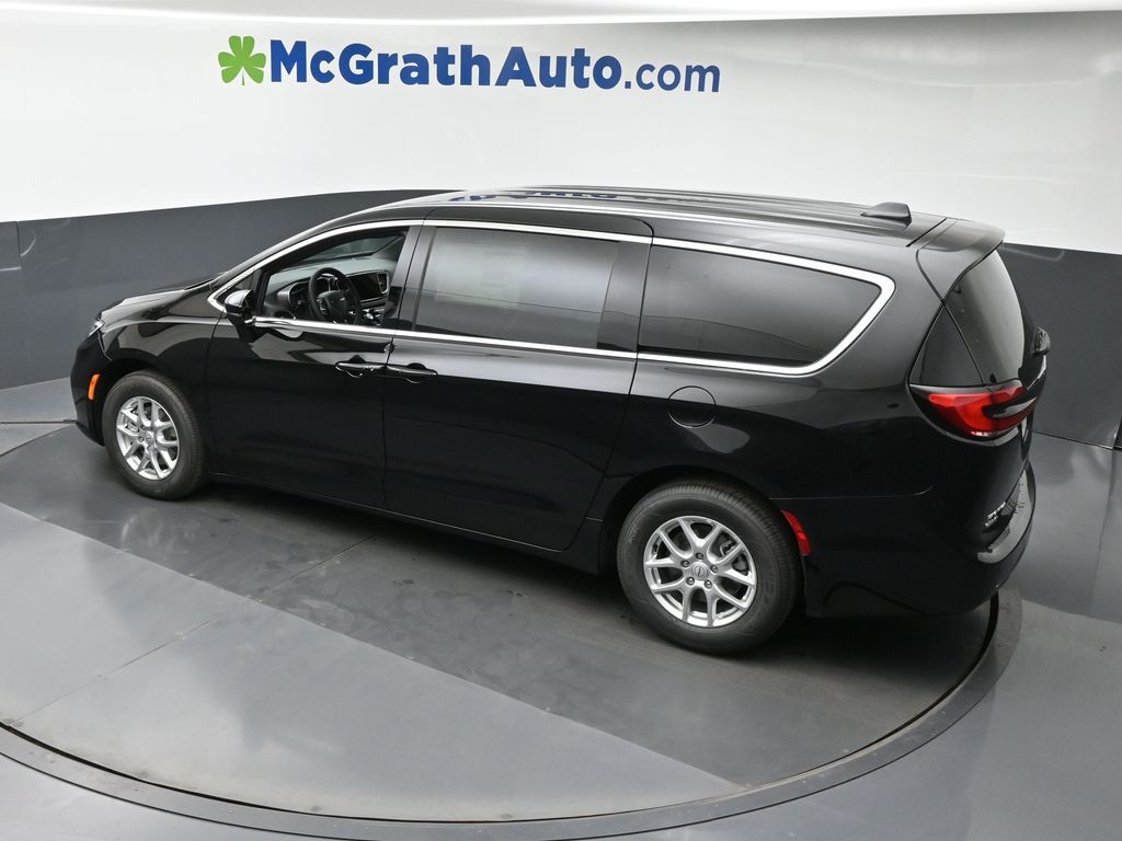 2026 Chrysler Pacifica photo 20