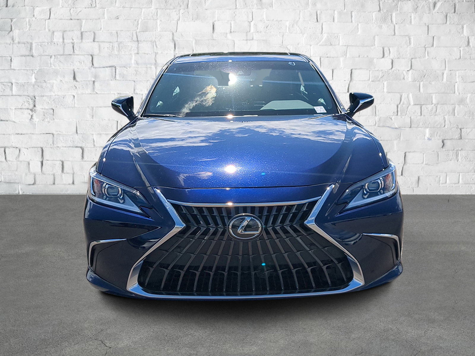 2025 Lexus ES 300h photo 2
