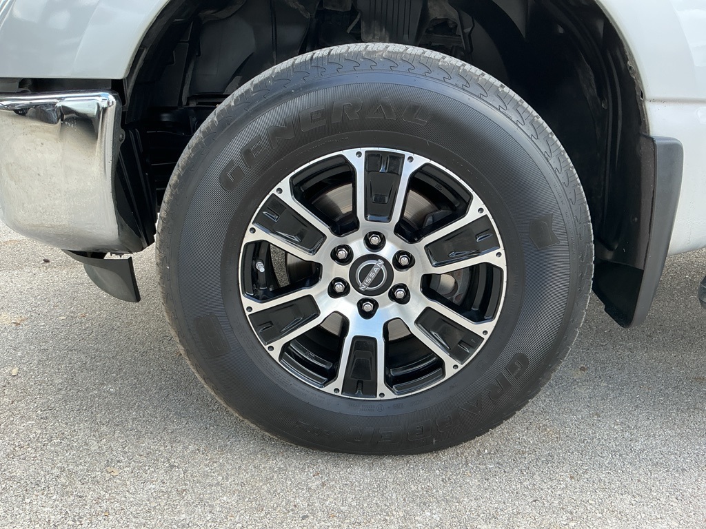 2019 Nissan Titan SV photo 6