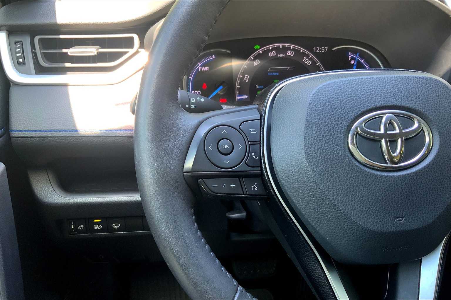 2021 Toyota RAV4 Hybrid XSE photo 18