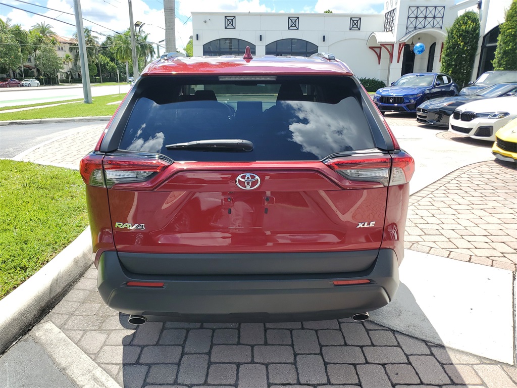 2019 Toyota RAV4 XLE photo 4