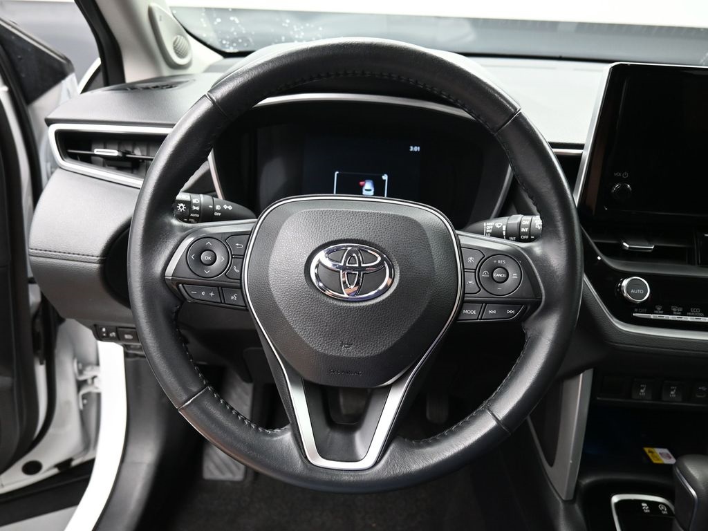 2023 Toyota Corolla Cross XLE photo 15