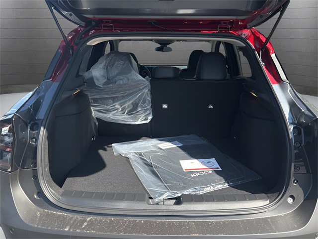 2026 Nissan Kicks SR photo 12