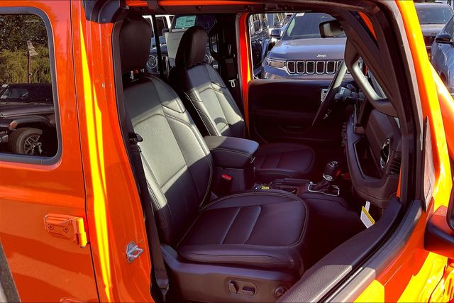 2025 Jeep Wrangler Sahara photo 23