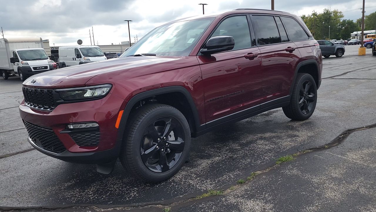 2025 Jeep Grand Cherokee Limited photo 3