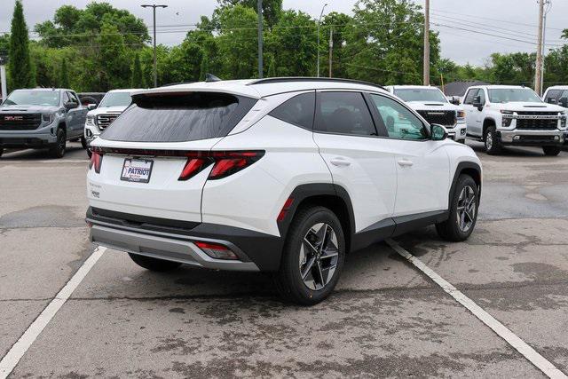 New 2025 White Hyundai SEL FWD image 3