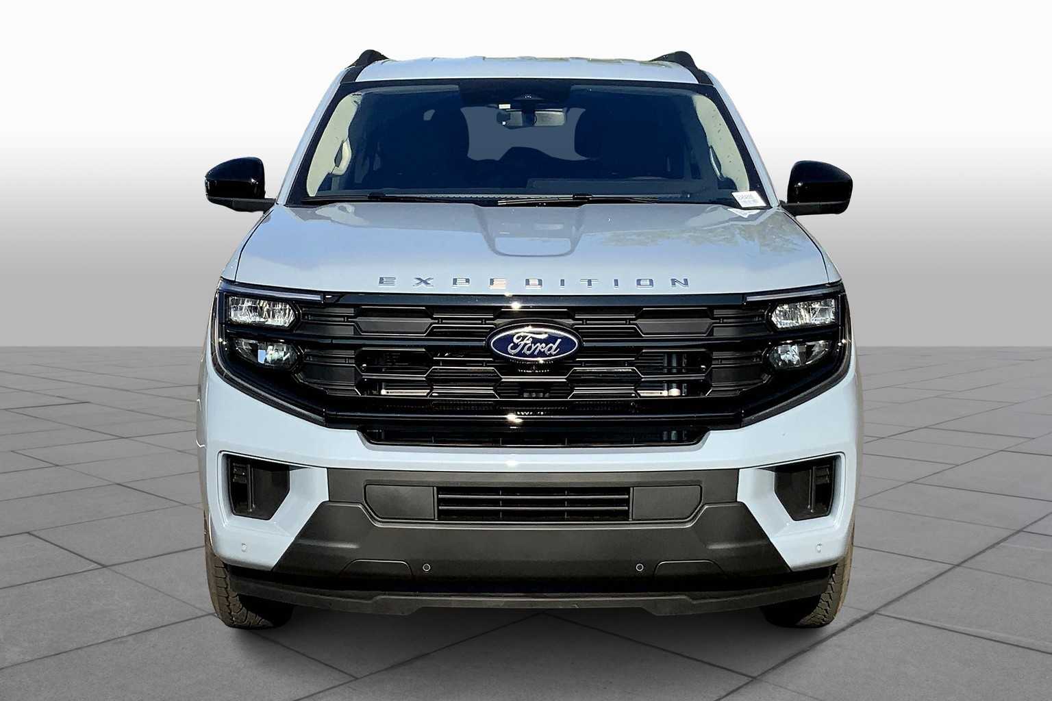 2025 Ford Expedition photo 2