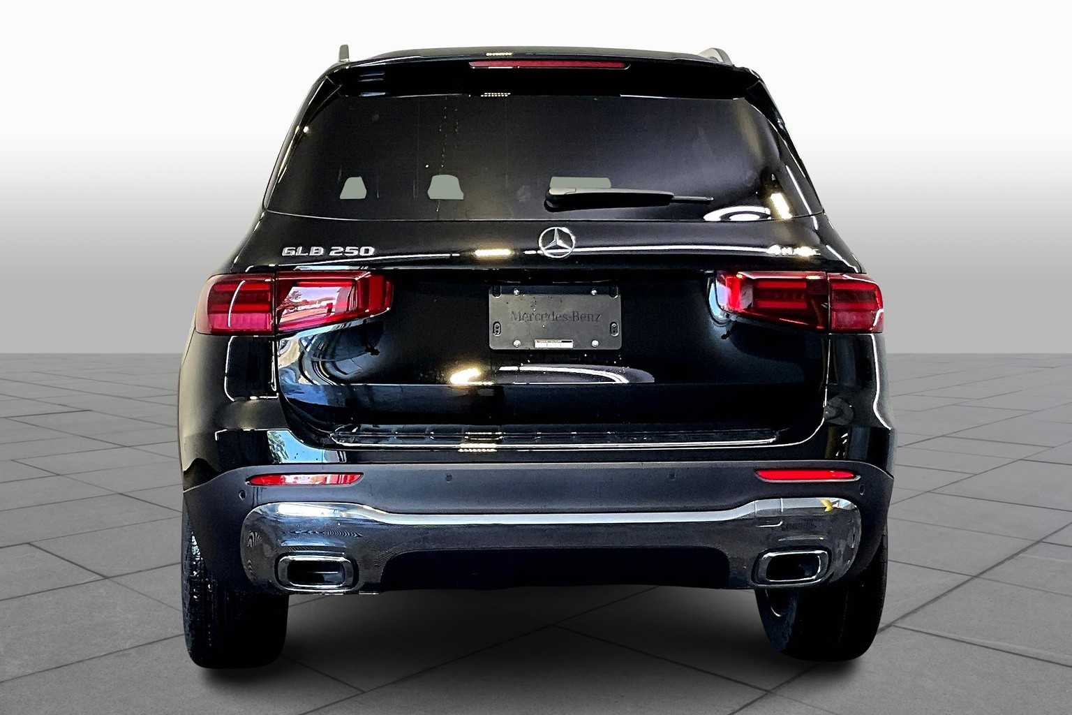 2025 Mercedes Benz GLB 250 4MATIC photo 2