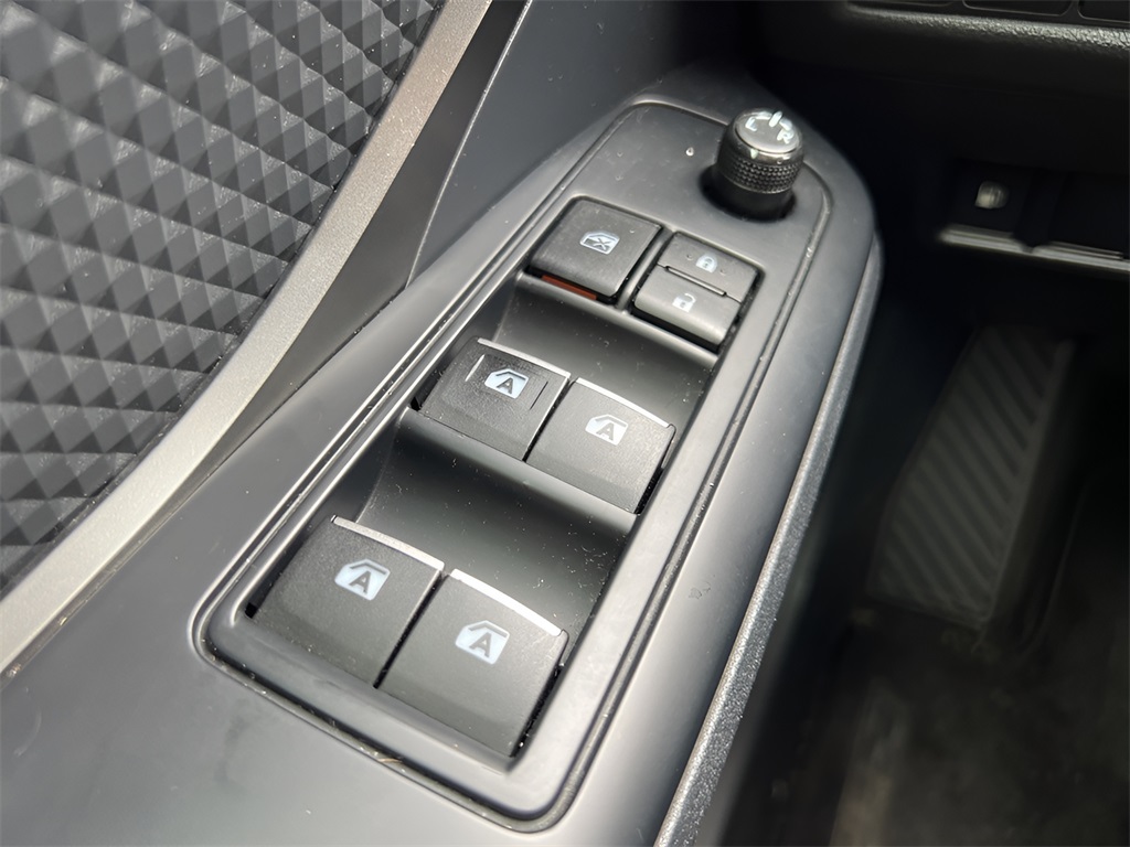 2018 Toyota C-HR XLE photo 16