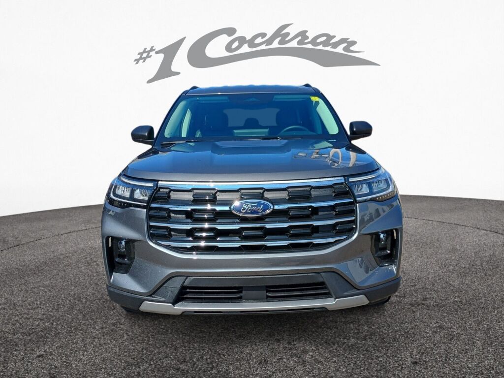 2025 Ford Explorer photo 2