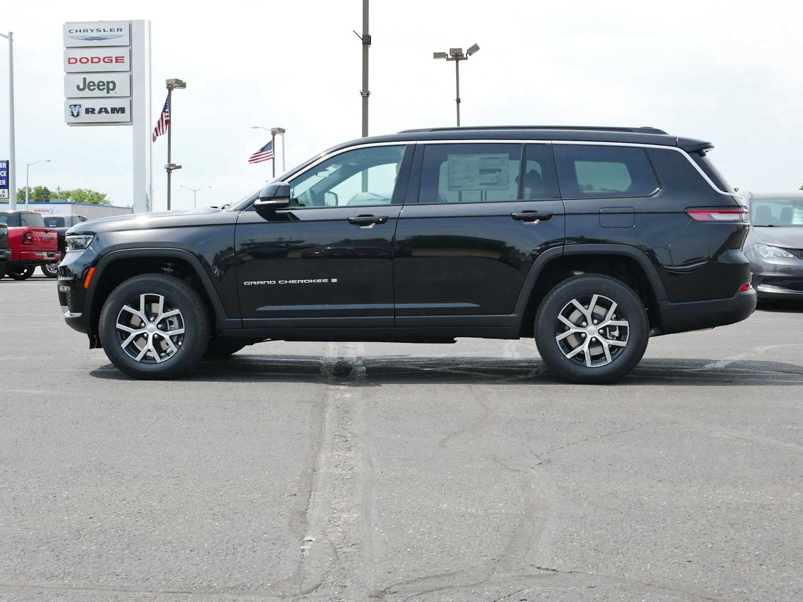 2025 Jeep Grand Cherokee Limited photo 4