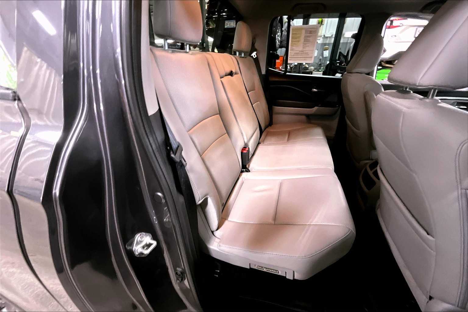 2019 Honda Ridgeline RTL-T photo 19