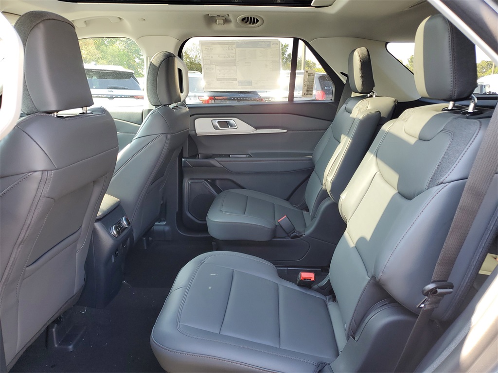 2025 Ford Explorer photo 25