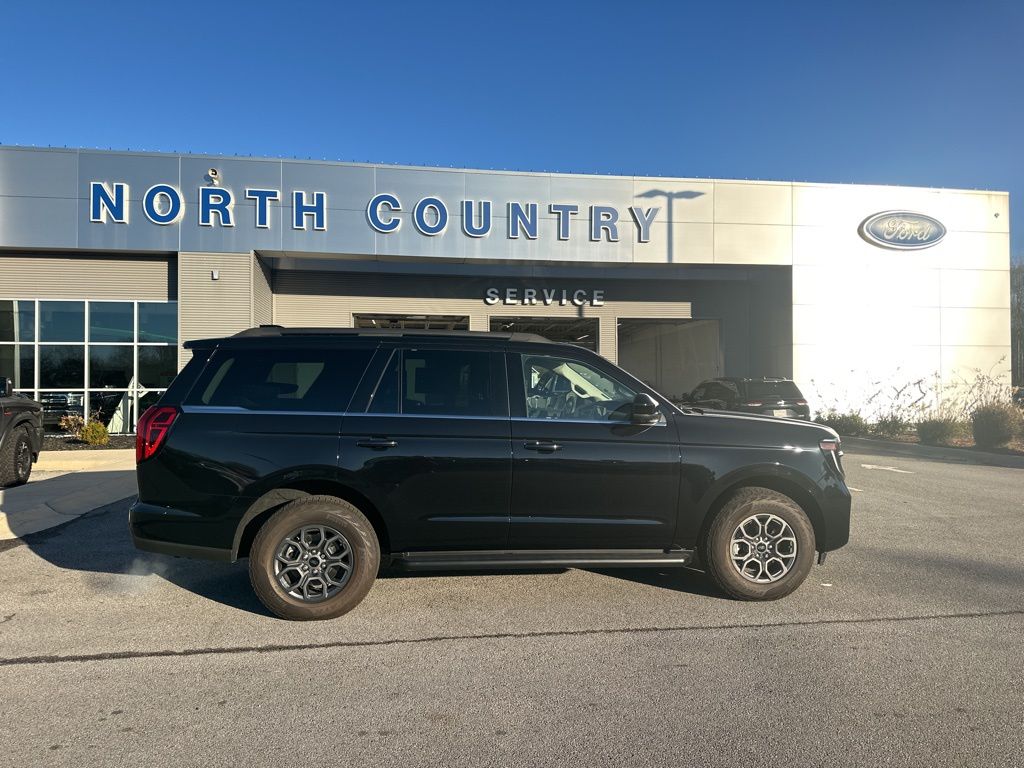 2025 Ford Expedition Active's photo