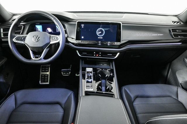 2025 Volkswagen Atlas Cross Sport SEL R-Line photo 20