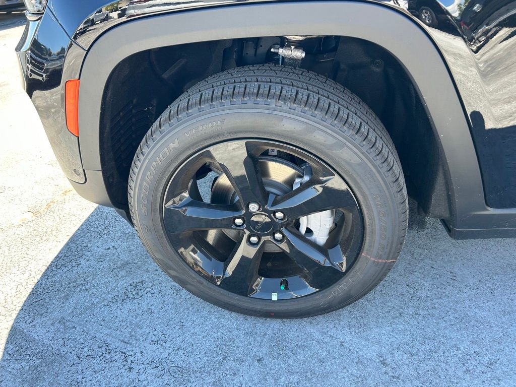 2025 Jeep Grand Cherokee Limited photo 18