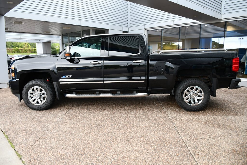 2019 Chevrolet Silverado 3500HD LTZ photo 3