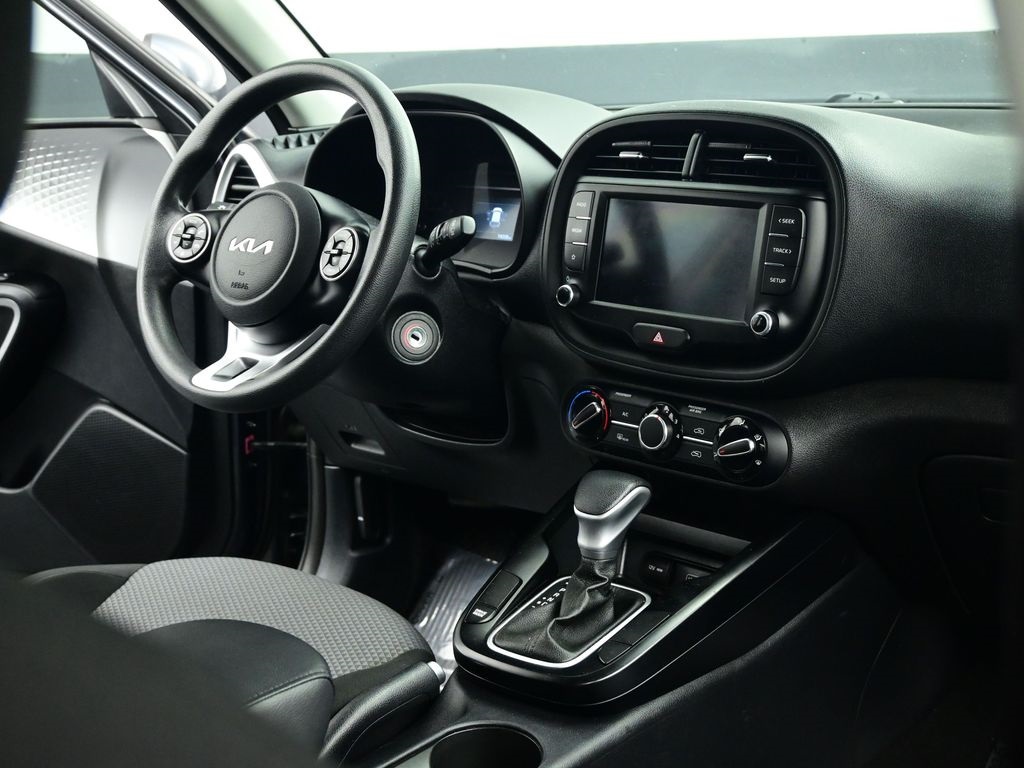 2022 Kia Soul LX photo 18