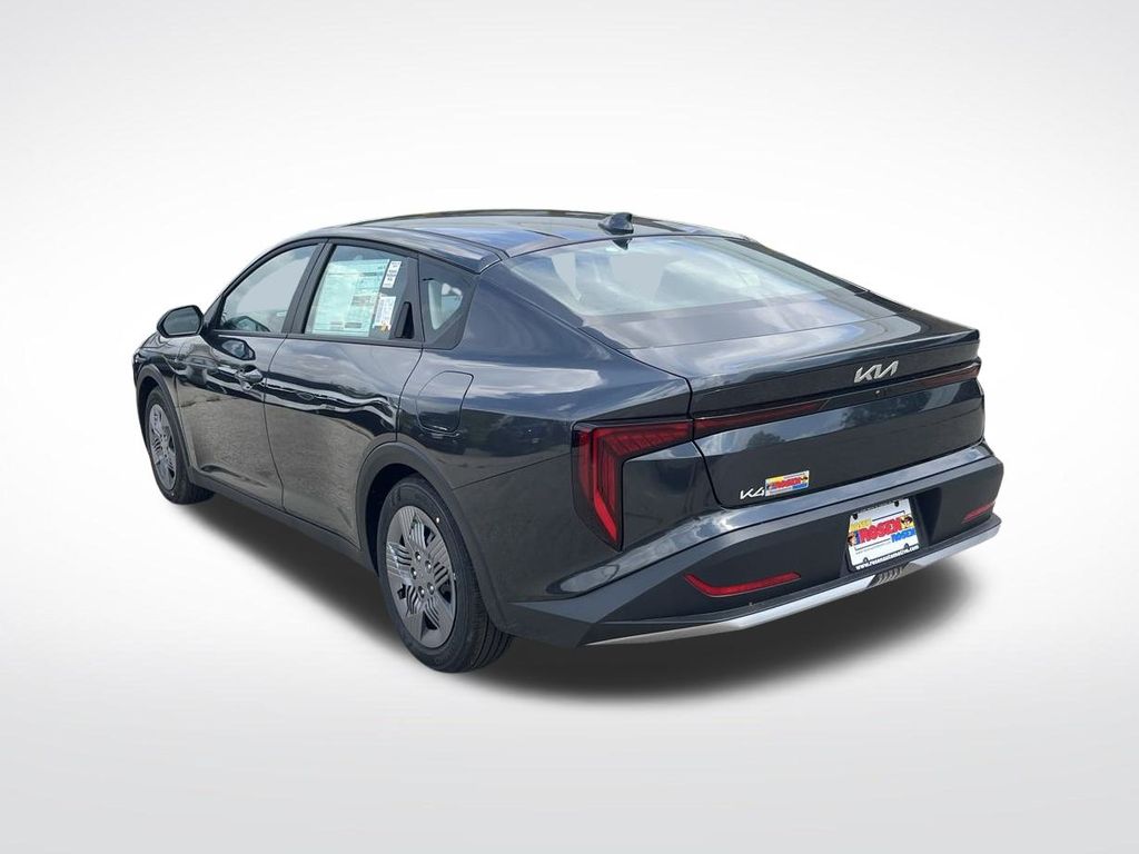 2025 Kia K4 LX photo 3