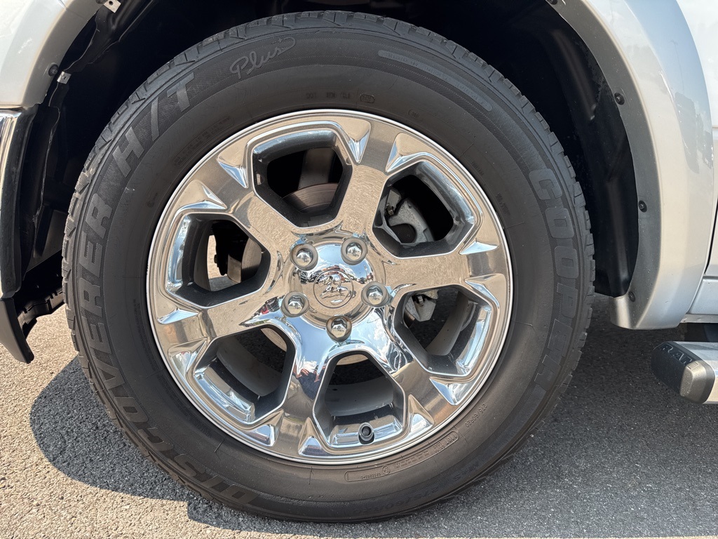2016 Ram 1500 Laramie photo 11