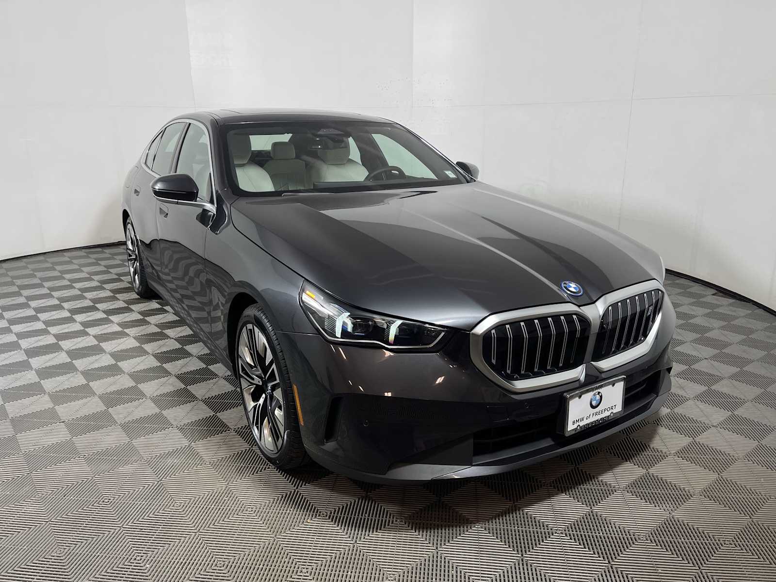 Used 2025 BMW i5 40 with VIN WBY13HG0XSCS37773 for sale in Freeport, NY