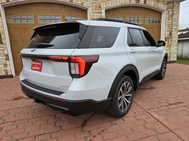 2026 Ford Explorer ST-Line photo 2
