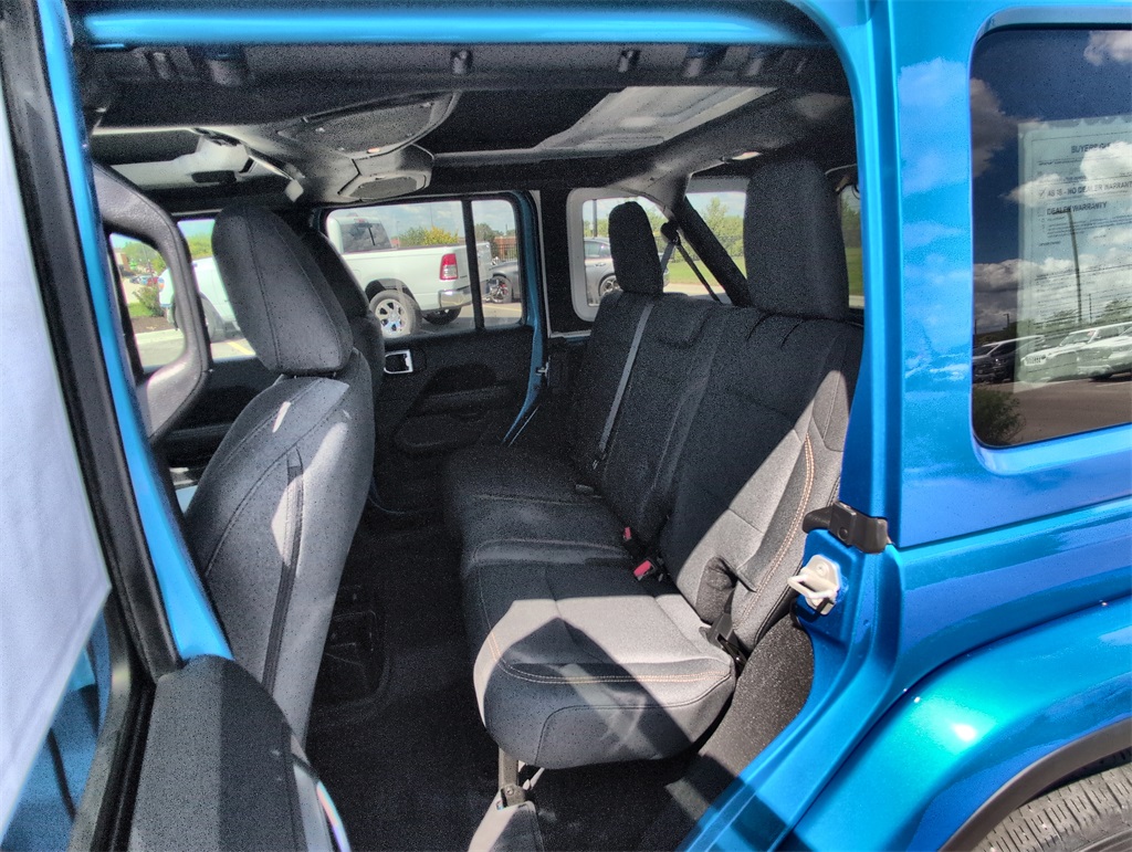 2024 Jeep Wrangler Sahara photo 19