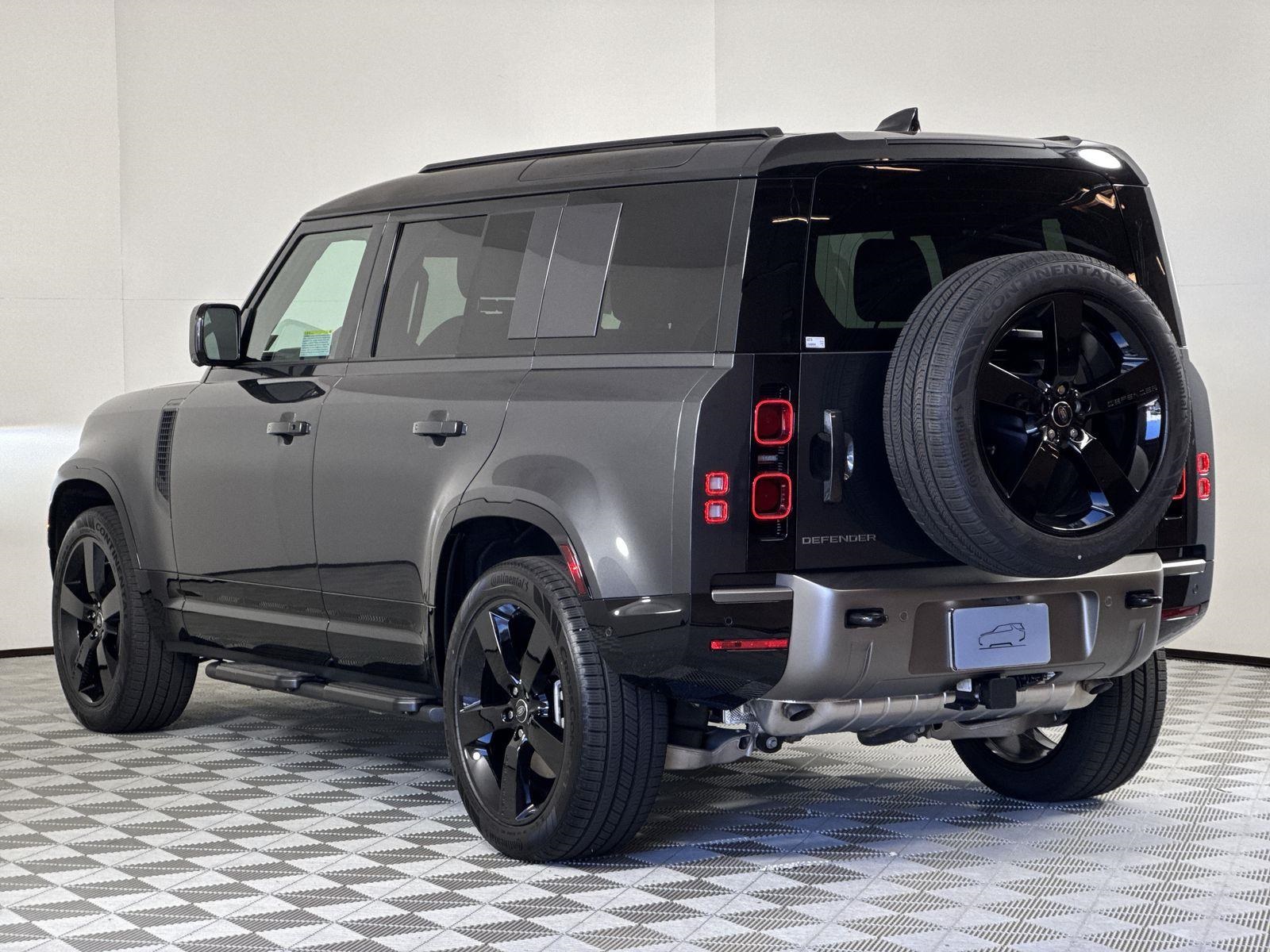 2025 Land Rover Defender 110 X-Dynamic SE photo 3