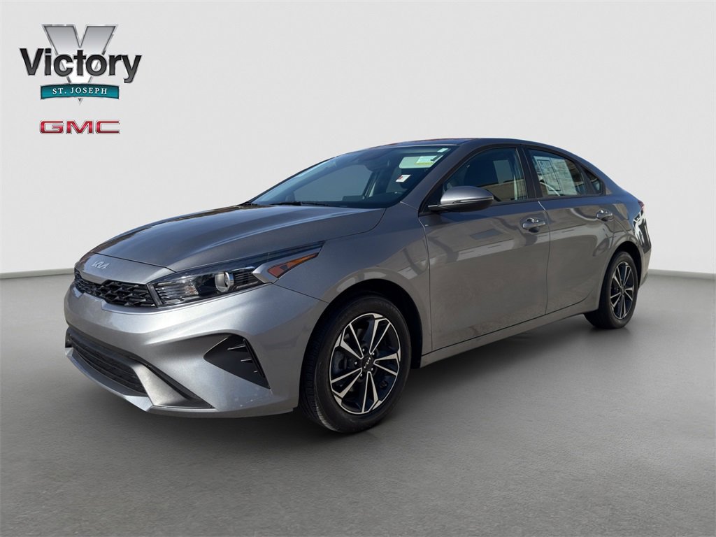 2024 Kia Forte LXS photo 3