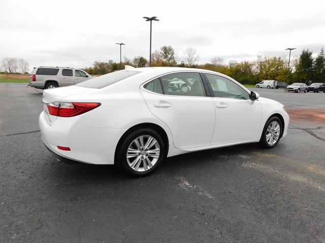 2015 Lexus ES 350 photo 3
