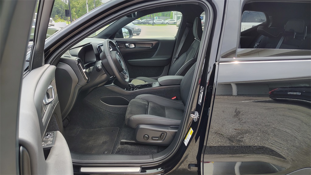2023 Volvo XC40 Recharge Ultimate photo 6