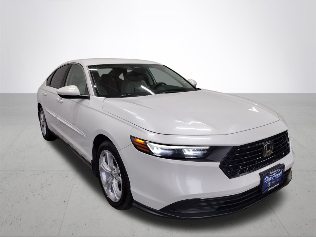 2023 Honda Accord LX photo 4