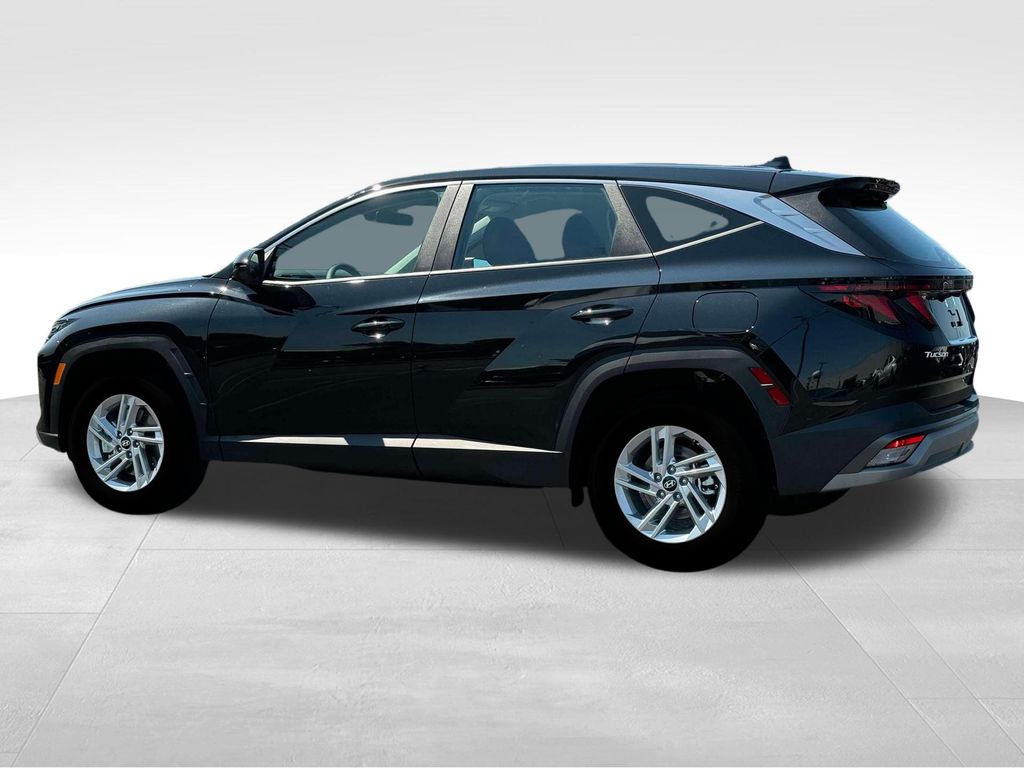 2025 Hyundai Tucson SE photo 2