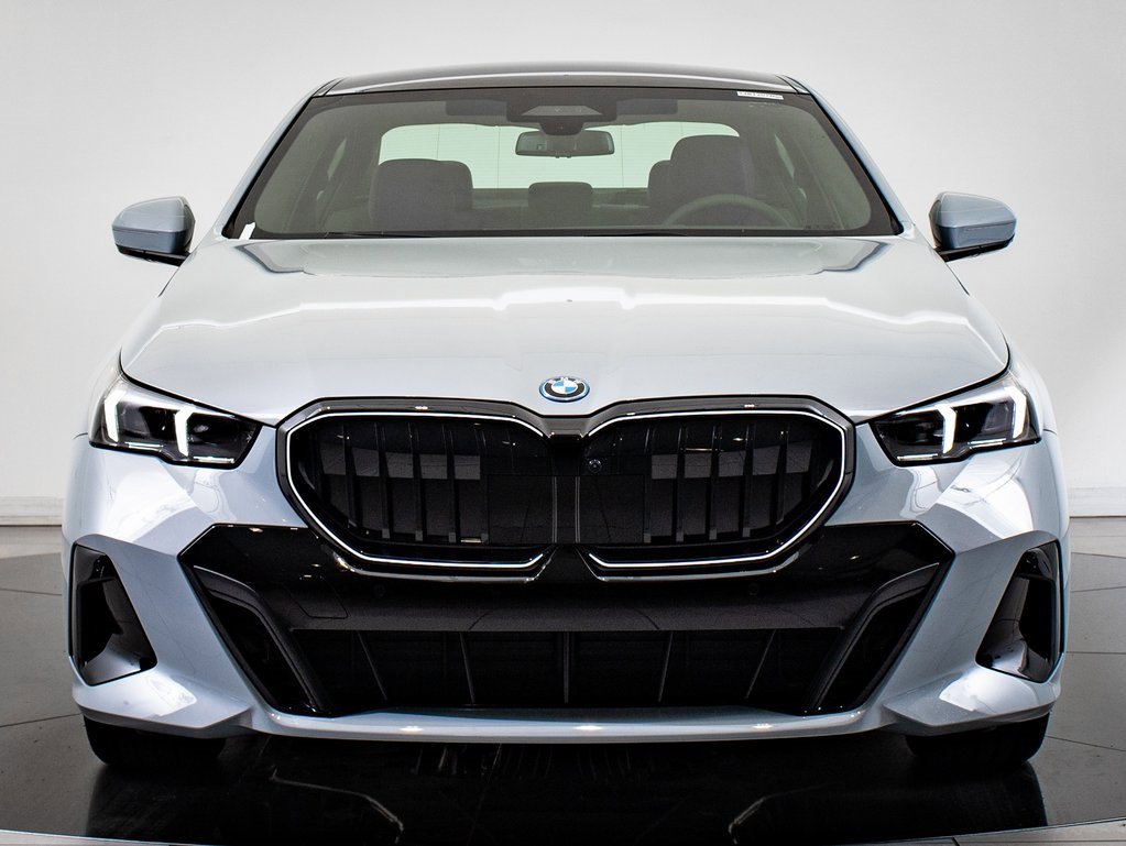 2026 Bmw 550e 550e xDrive photo 2