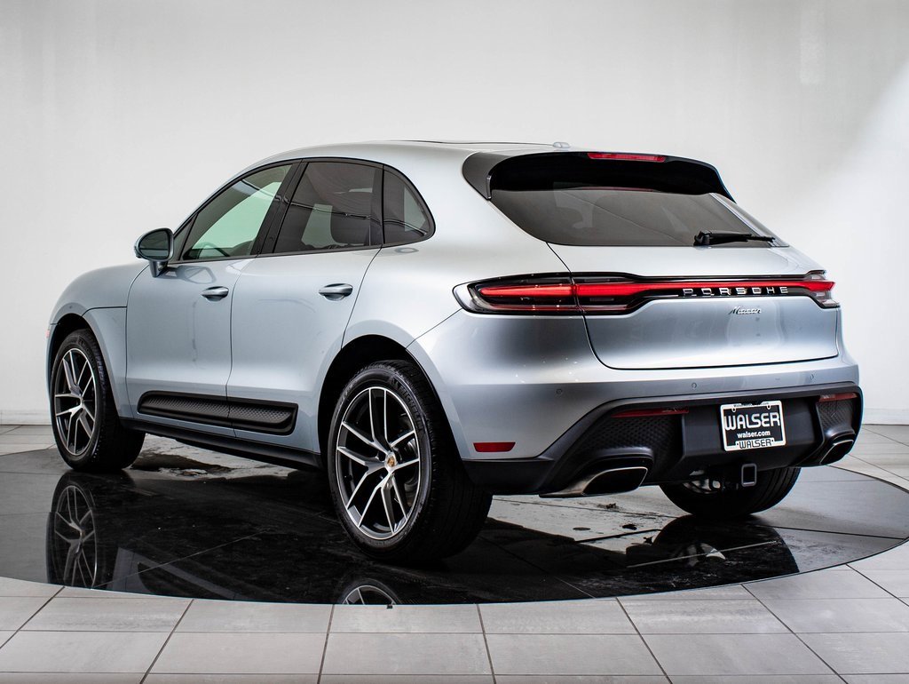 2023 Porsche Macan T photo 3
