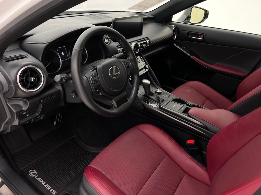 2022 Lexus IS 300 photo 13