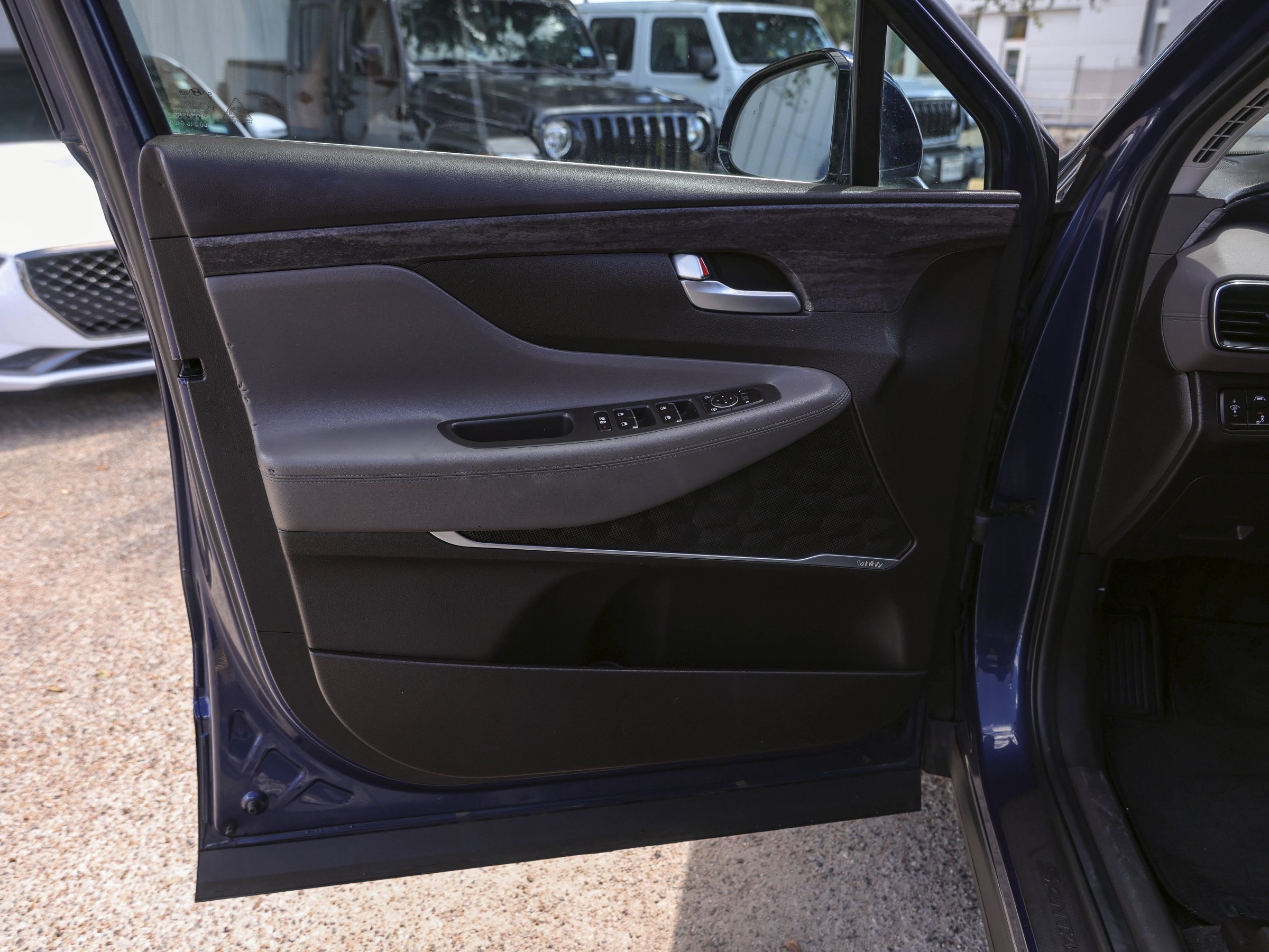 2020 Hyundai Santa Fe SEL photo 27