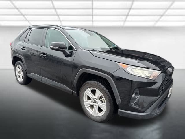 2021 Toyota RAV4 XLE's photo