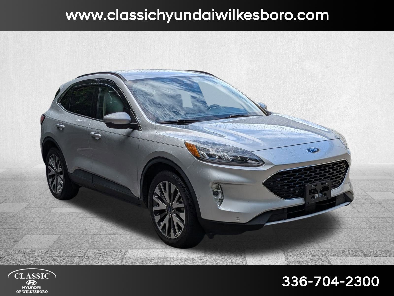 2020 Ford Escape Titanium photo 2