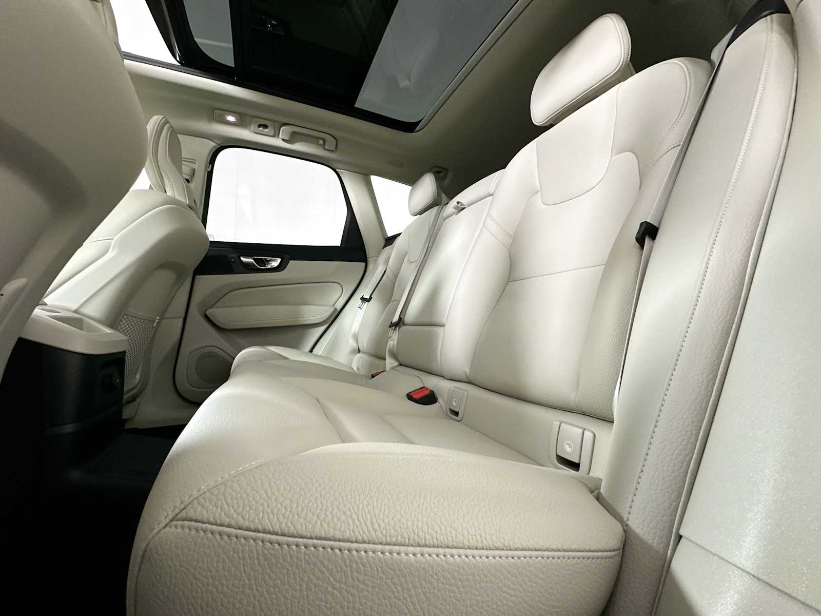 2025 Volvo XC60 T8 Plus photo 20
