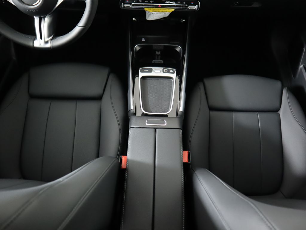2025 Mercedes Benz EQB photo 13