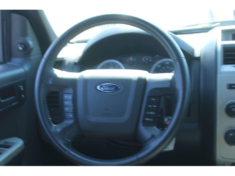 2011 Ford Escape XLT photo 9