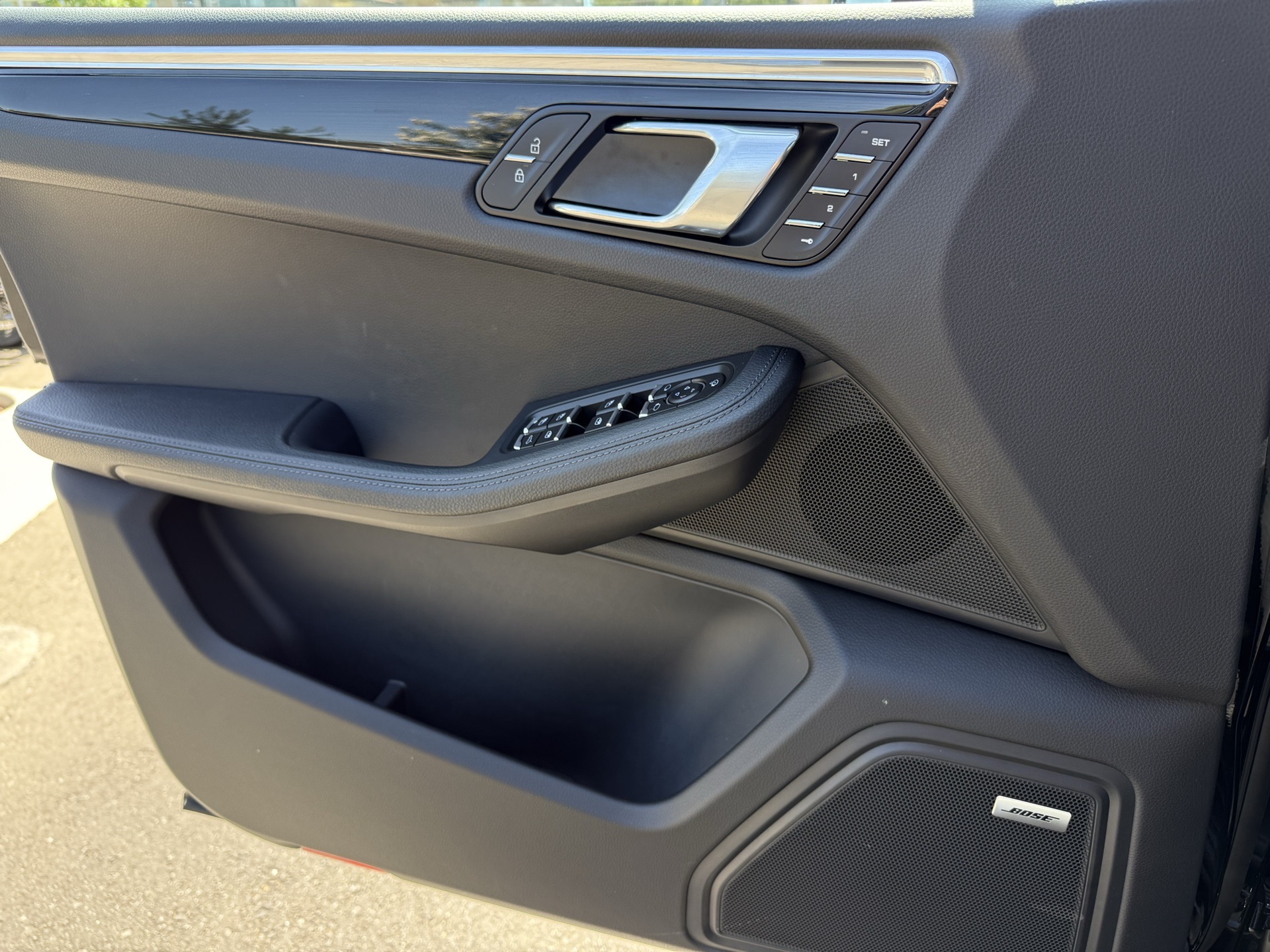 2025 Porsche Macan T photo 23