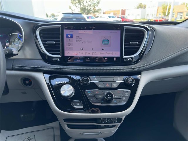 2022 Chrysler Pacifica Hybrid Touring L photo 67